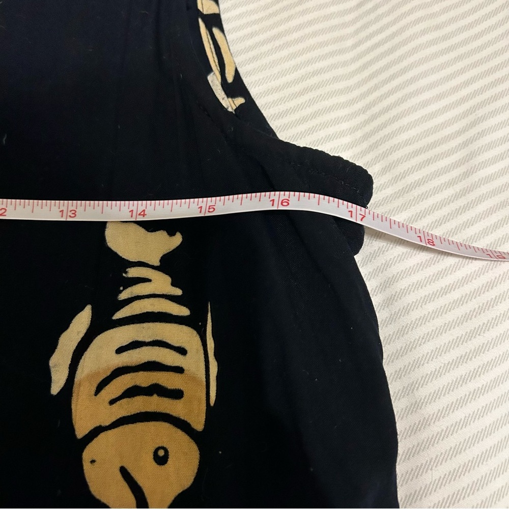 Chic Black Dress with Fish Design - Picture 6 of 6